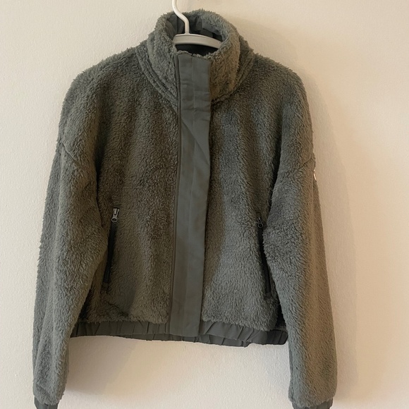 Vuori women's Cozy Sherpa Jacket Green Size Medium NWOT - Picture 2 of 14
